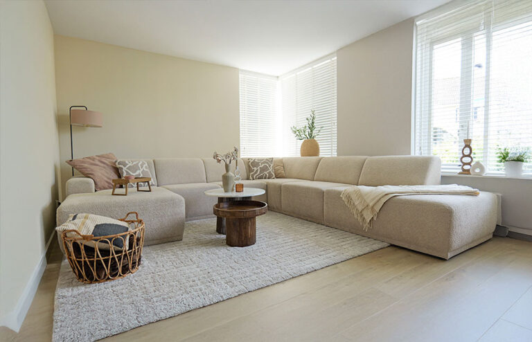 beige-kleur-bank-izzy-bij-michel-thuis