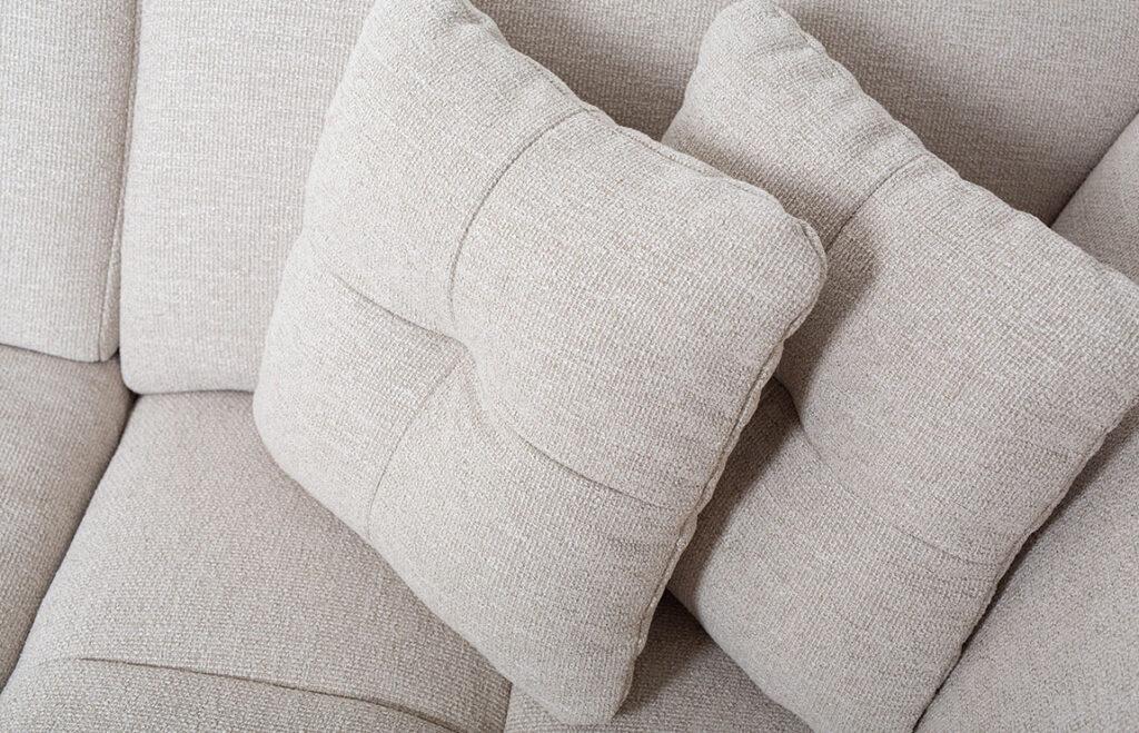 gecapitonneerde-bank-Kady-in-de-stof-VII-721-beige