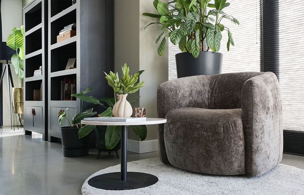 ronde-draaifauteuil-abbie-bij-maurits-en-rody-thuis