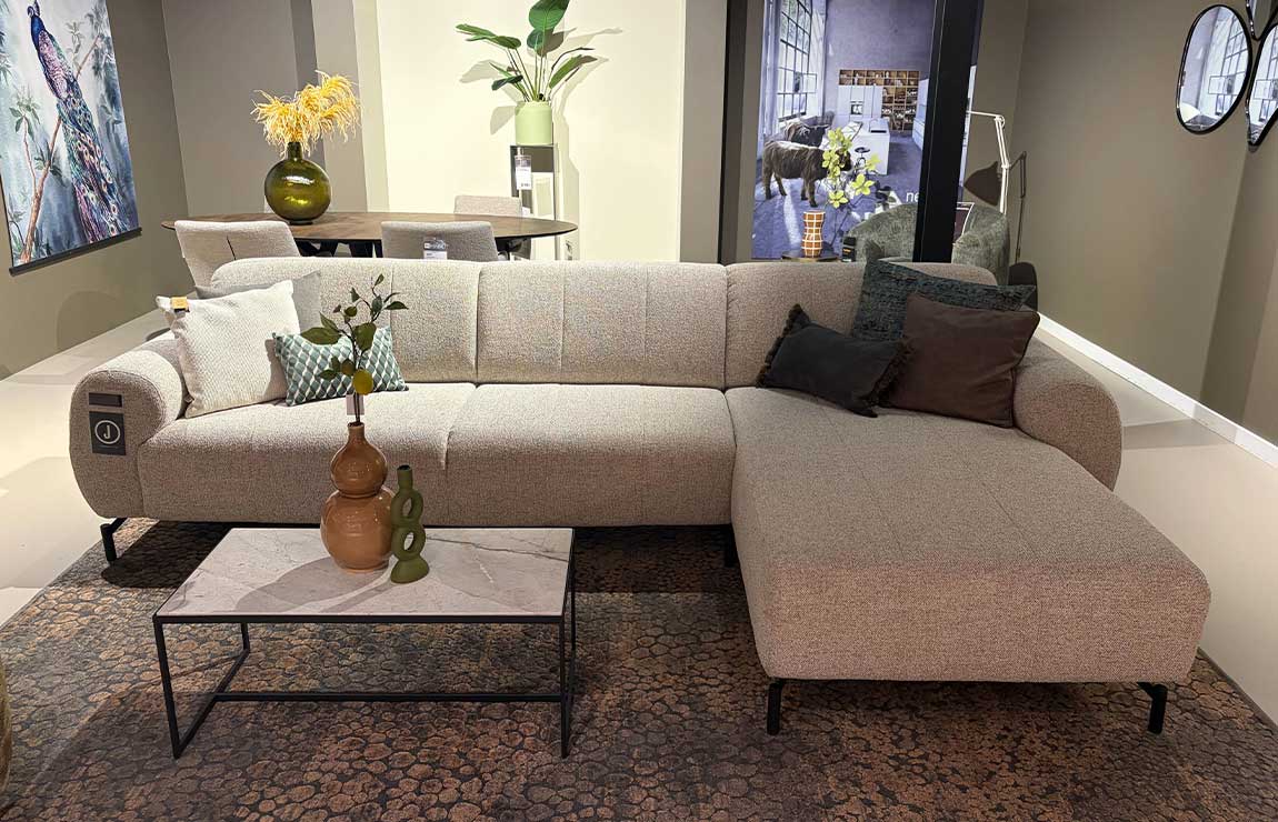 showroommodel-eryn-vii-7121 showroommodel-eryn-vii-7121