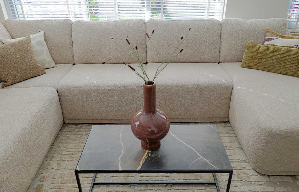 beige-u-bank-lavi-binnenkijken